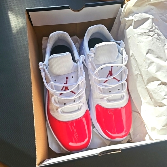 Jordan Other - Jordan 11 CMFT, Low Red/White, Size 10.5